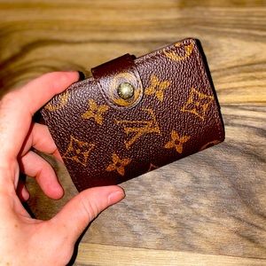Women’s Authentic Louis Vuitton Credit Card Wallet